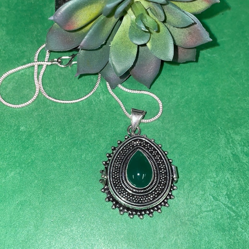 Green Chalcedony Necklace